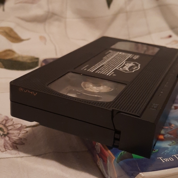 The Rescuers VHS tape - Picture 6 of 7